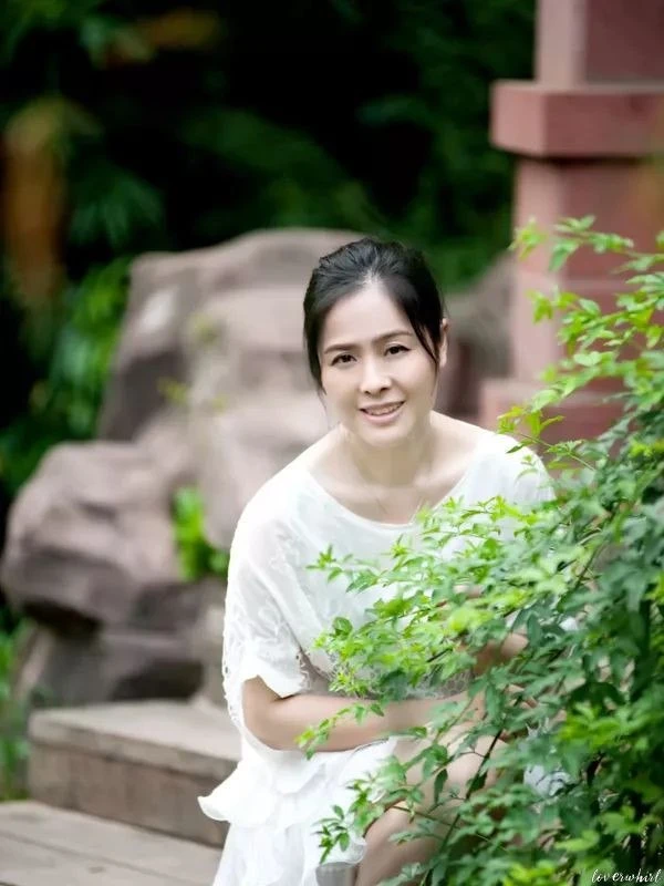 Li Li Profile image 3