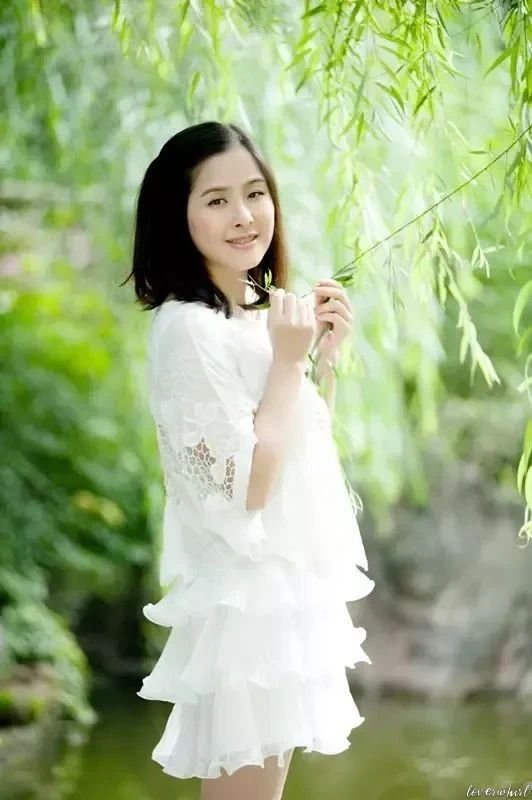 Li Li Profile image 4